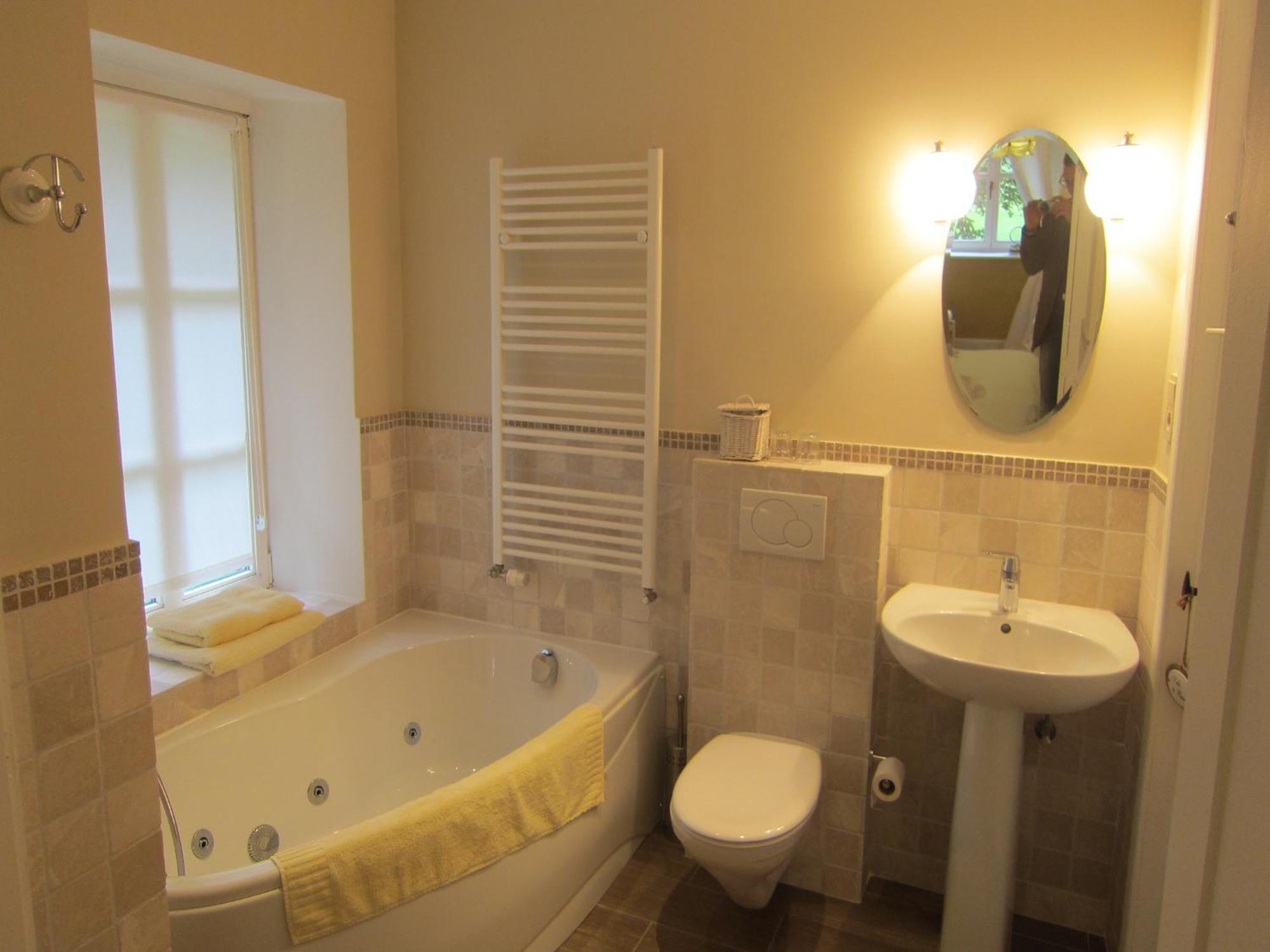Delightful Castle In Bastogne With Bubble Bath Vila Exterior foto