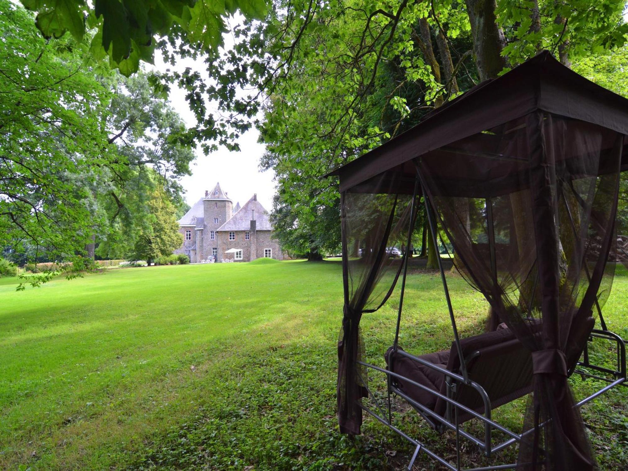 Delightful Castle In Bastogne With Bubble Bath Vila Exterior foto