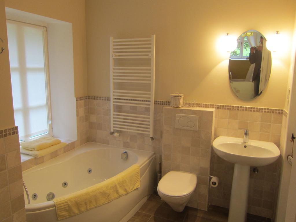 Delightful Castle In Bastogne With Bubble Bath Vila Exterior foto